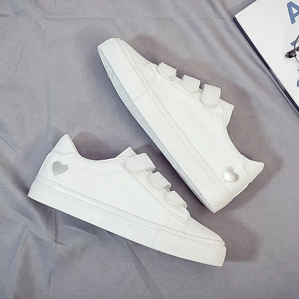 🆕🌟7 White Sneakers casual and cute silver heart - Picture 3 of 3